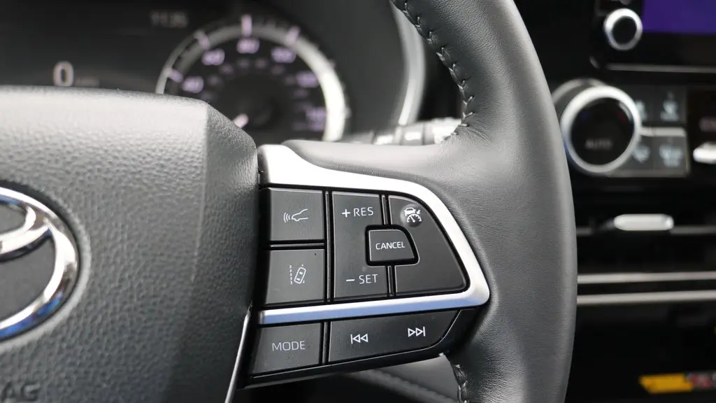 2025 Toyota Highlander LE