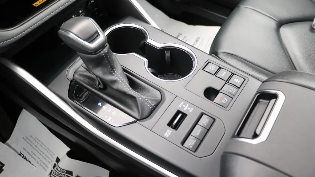 2025 Toyota Highlander LE
