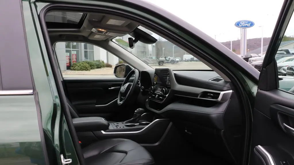 2025 Toyota Highlander LE