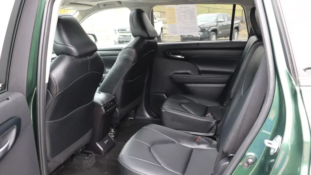 2025 Toyota Highlander LE