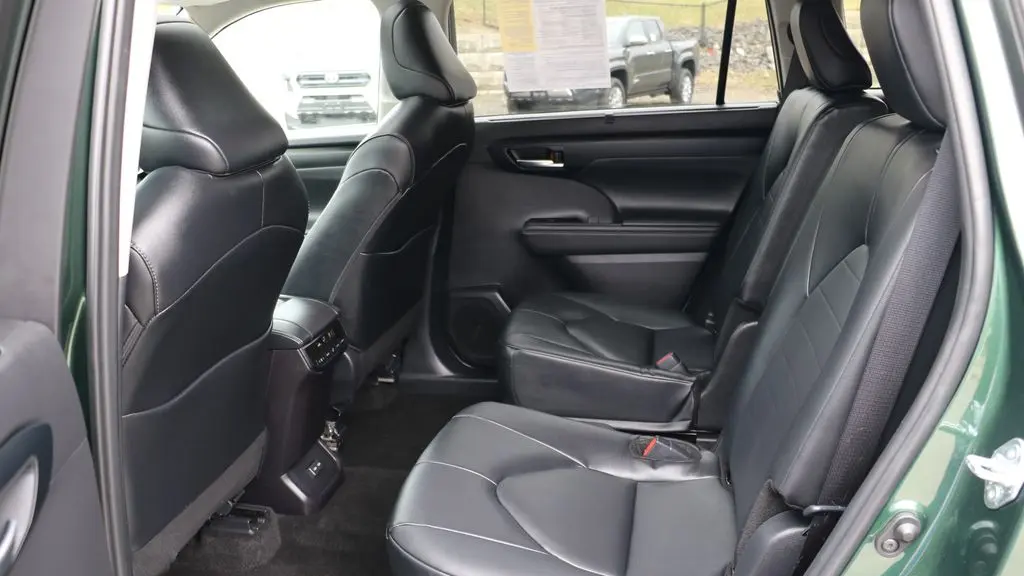 2025 Toyota Highlander LE