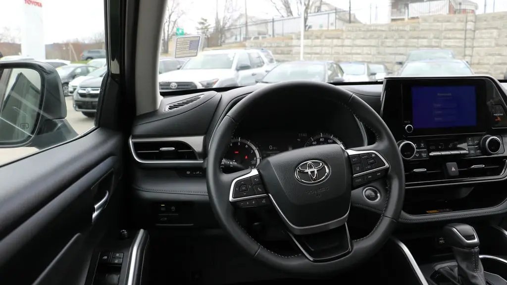 2025 Toyota Highlander LE