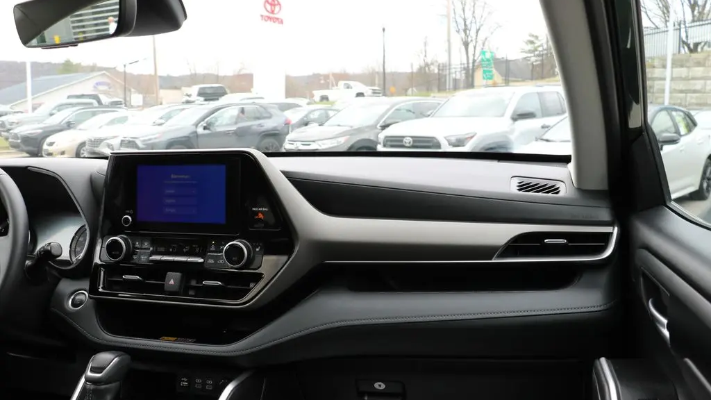 2025 Toyota Highlander LE