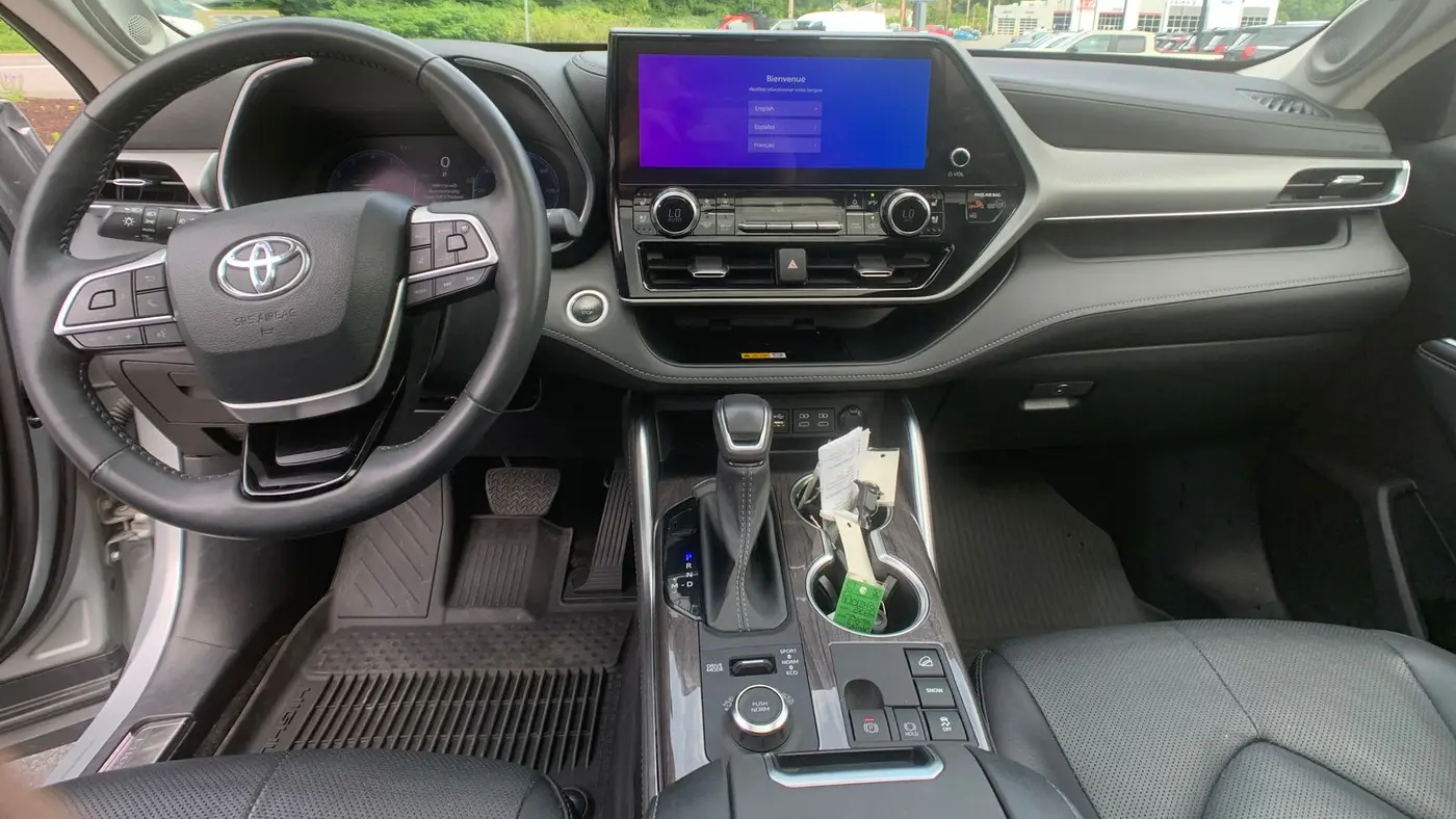 2024 Toyota Highlander LE