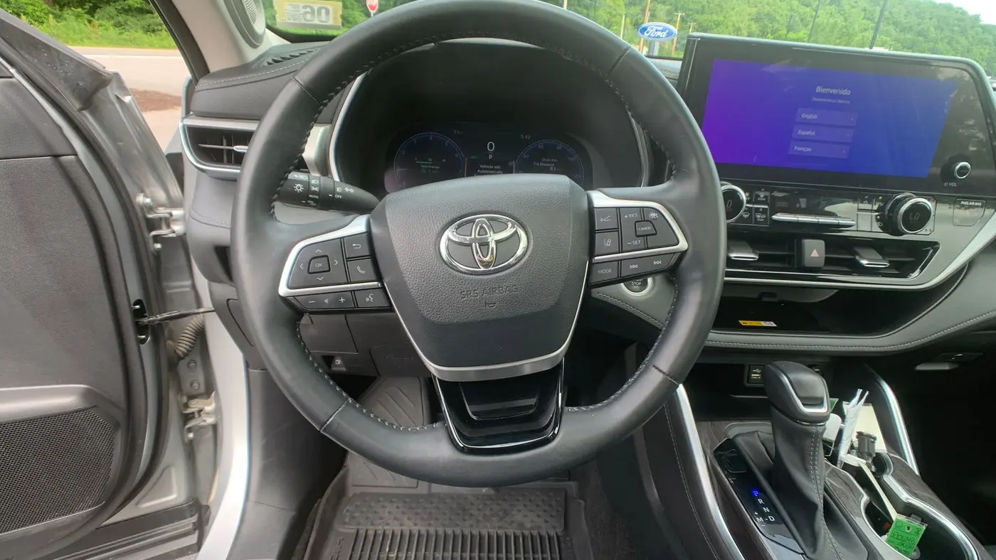 2024 Toyota Highlander LE