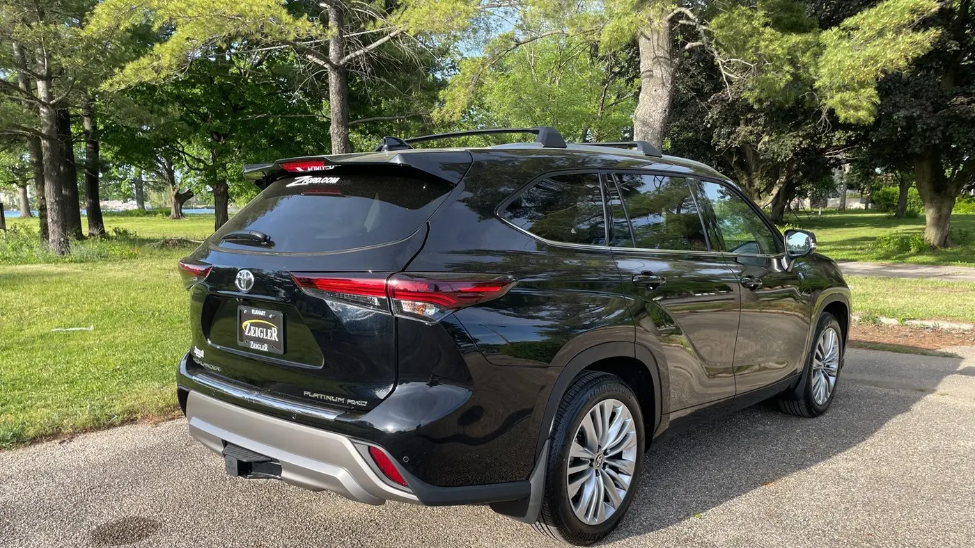 2025 Toyota Highlander LE