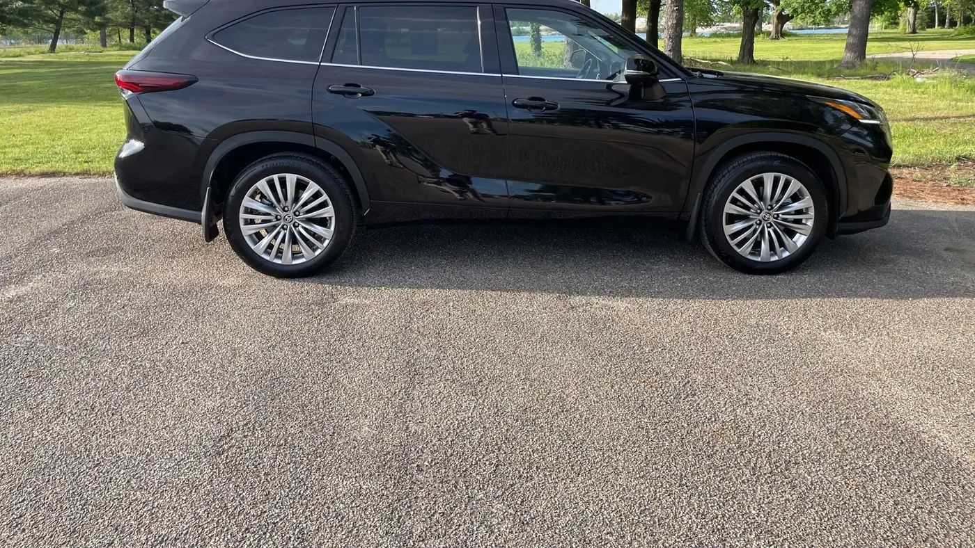 2025 Toyota Highlander LE