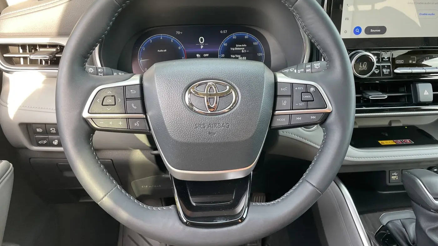2025 Toyota Highlander LE