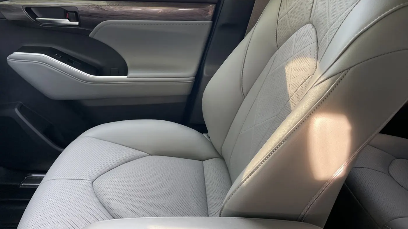 2025 Toyota Highlander LE