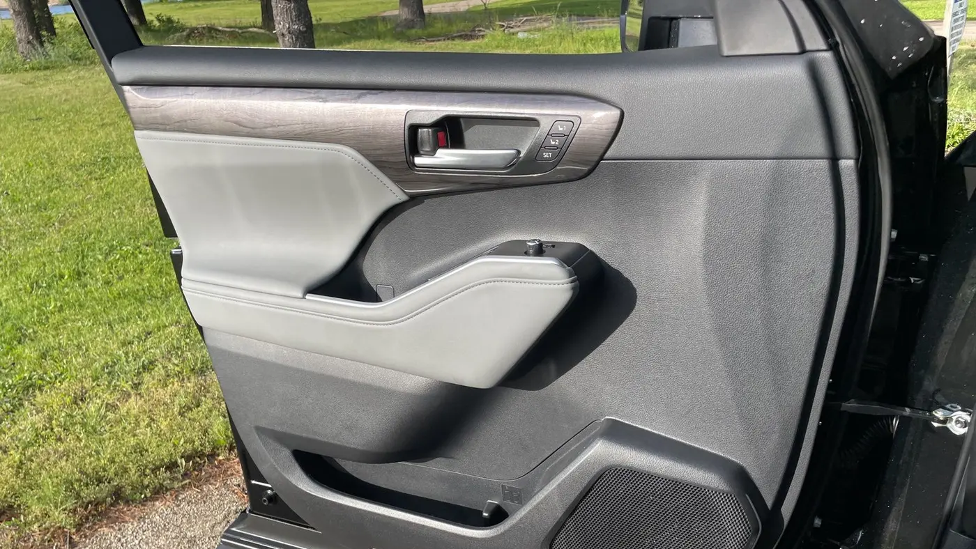 2025 Toyota Highlander LE