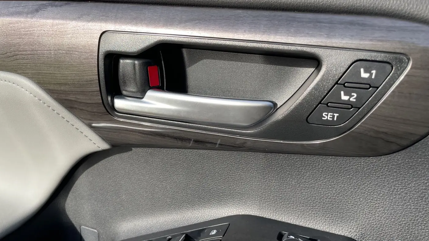 2025 Toyota Highlander LE