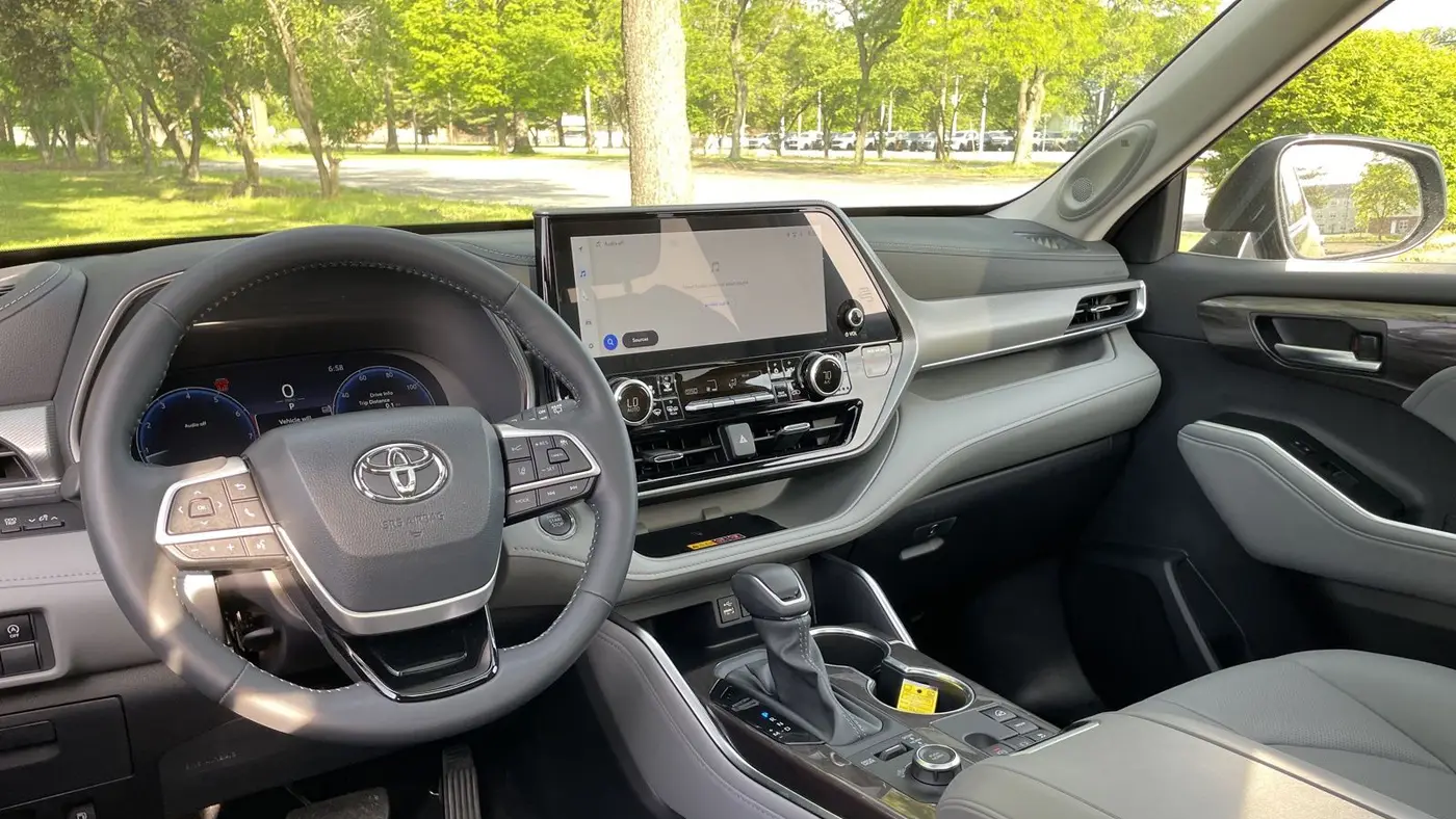 2025 Toyota Highlander LE