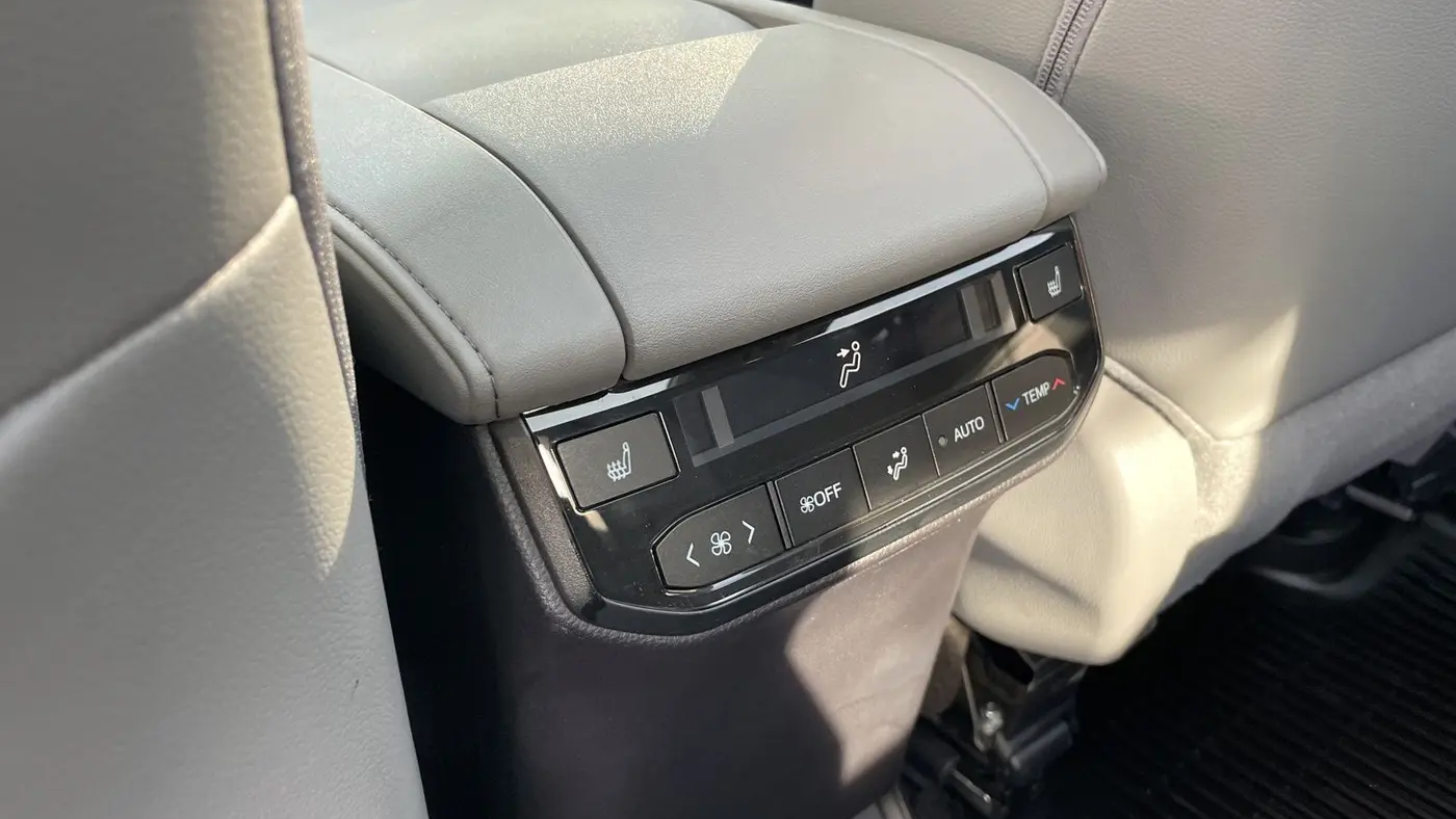 2025 Toyota Highlander LE