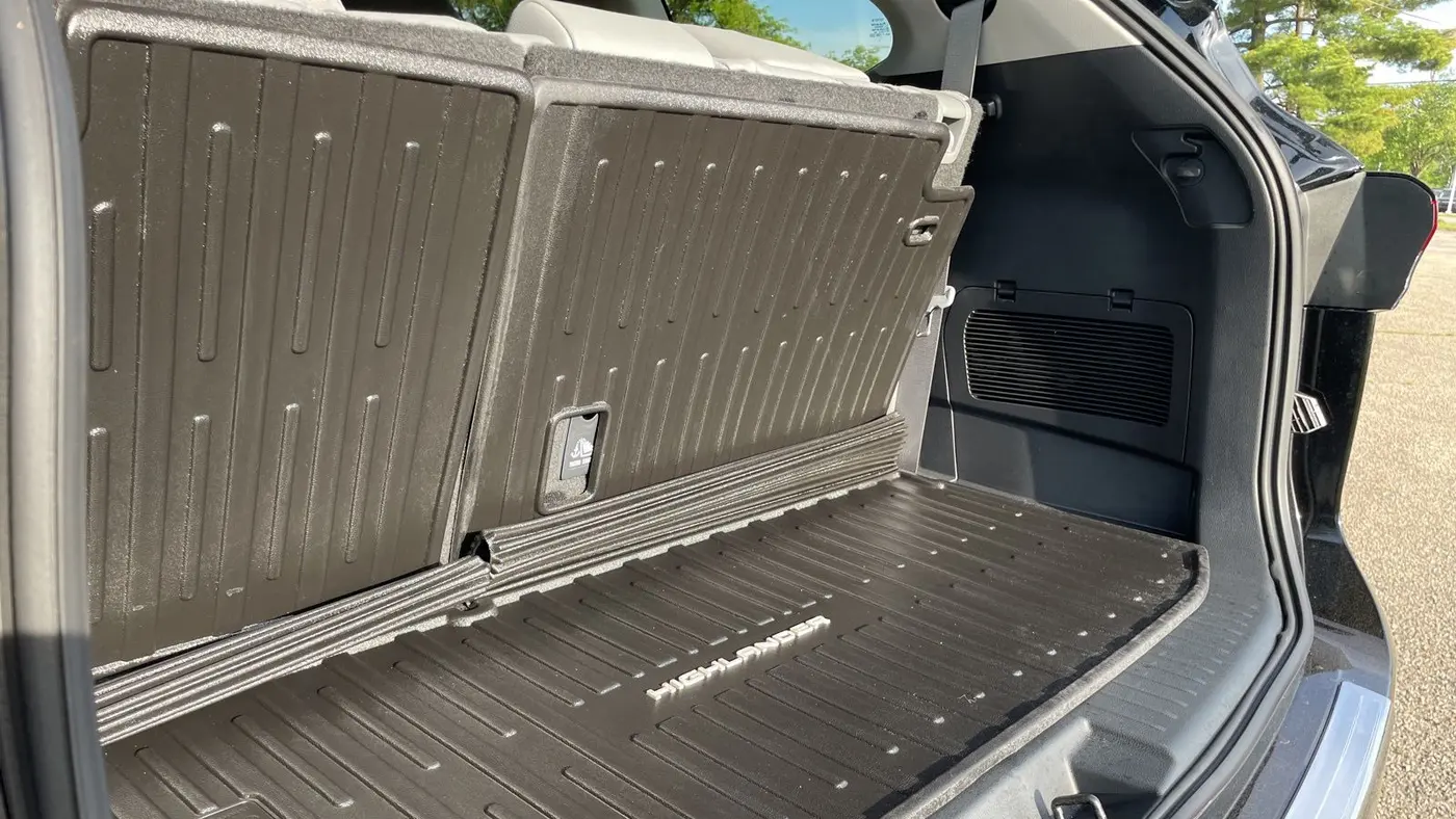 2025 Toyota Highlander LE