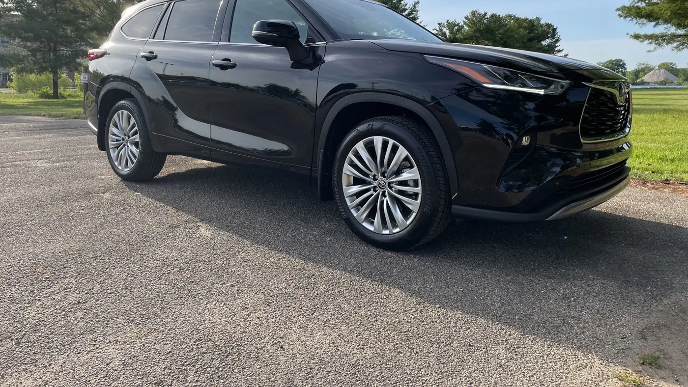 2025 Toyota Highlander LE