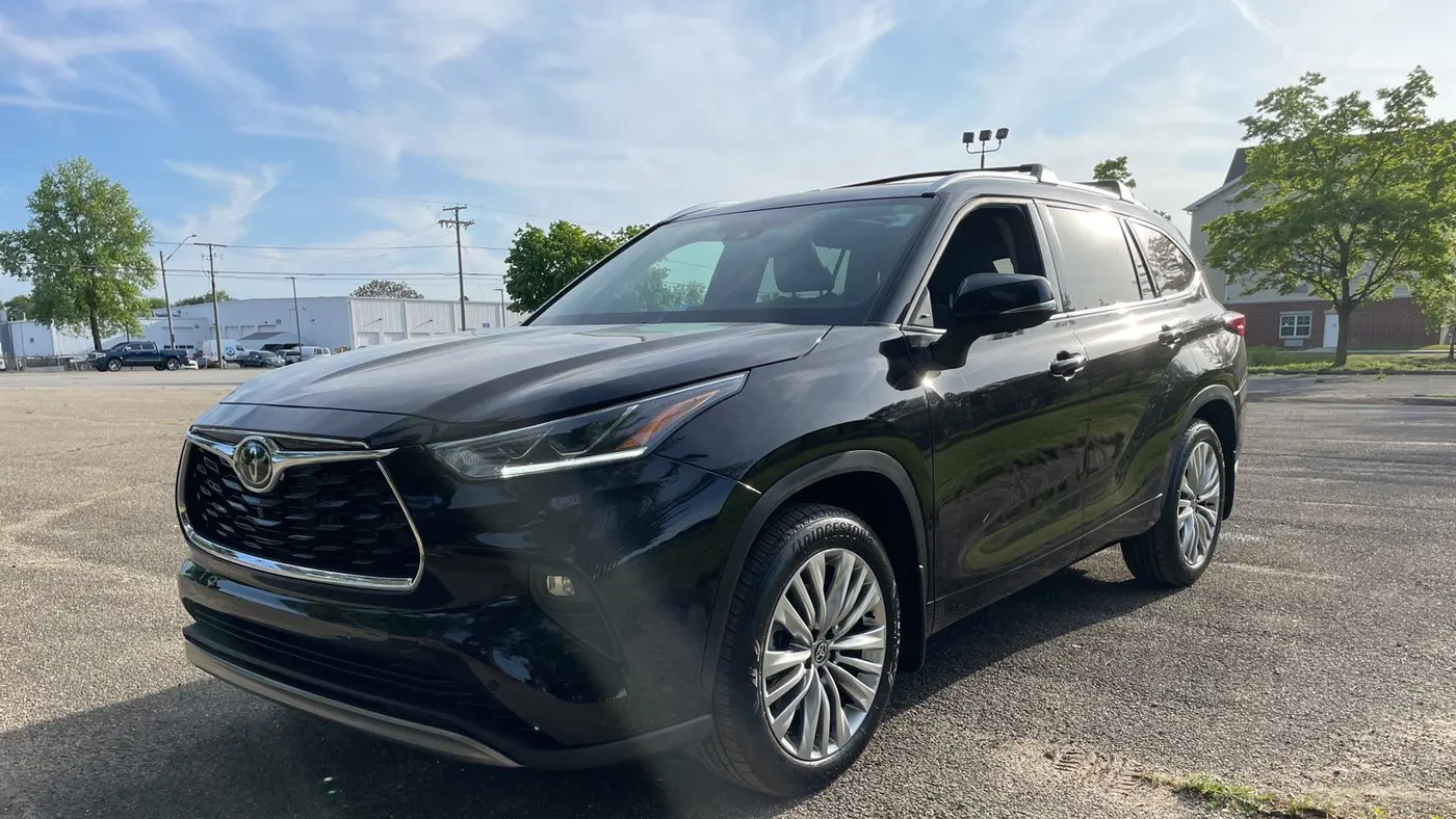 2025 Toyota Highlander LE