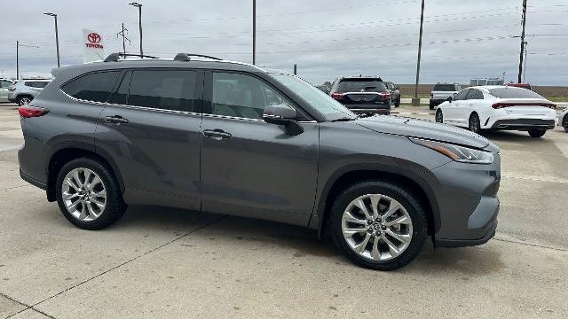2023 Toyota Highlander LE