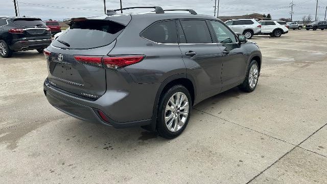 2023 Toyota Highlander LE
