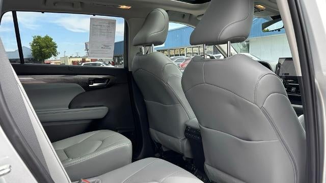 2024 Toyota Highlander LE