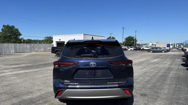2024 Toyota Highlander LE