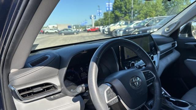 2024 Toyota Highlander LE