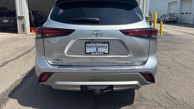2025 Toyota Highlander LE