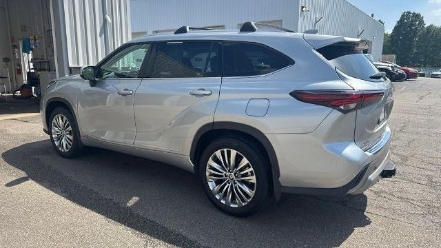 2025 Toyota Highlander LE