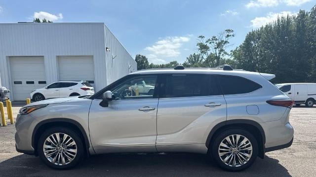 2025 Toyota Highlander LE