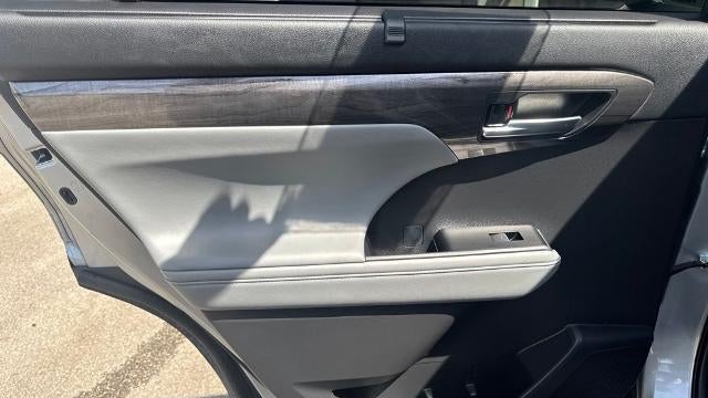 2025 Toyota Highlander LE