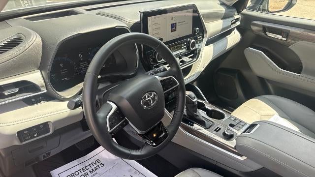 2025 Toyota Highlander LE