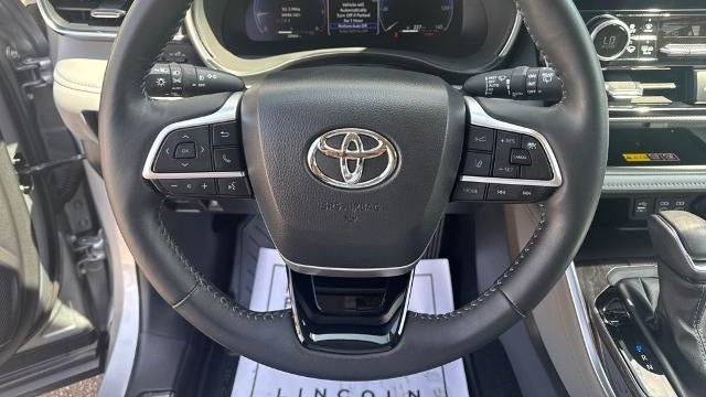2025 Toyota Highlander LE