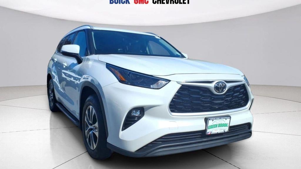 Preowned 2023 Toyota Highlander XLE for Sale