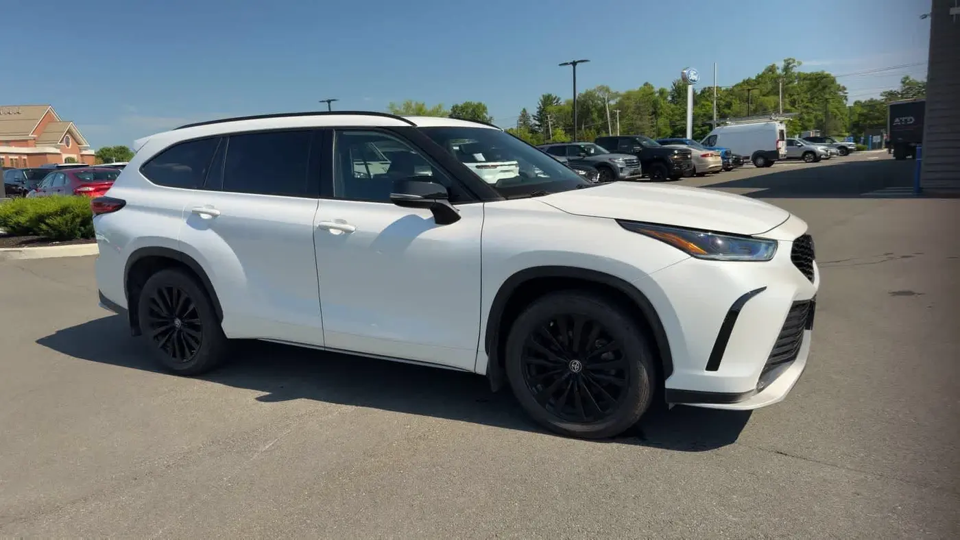 2023 Toyota Highlander LE