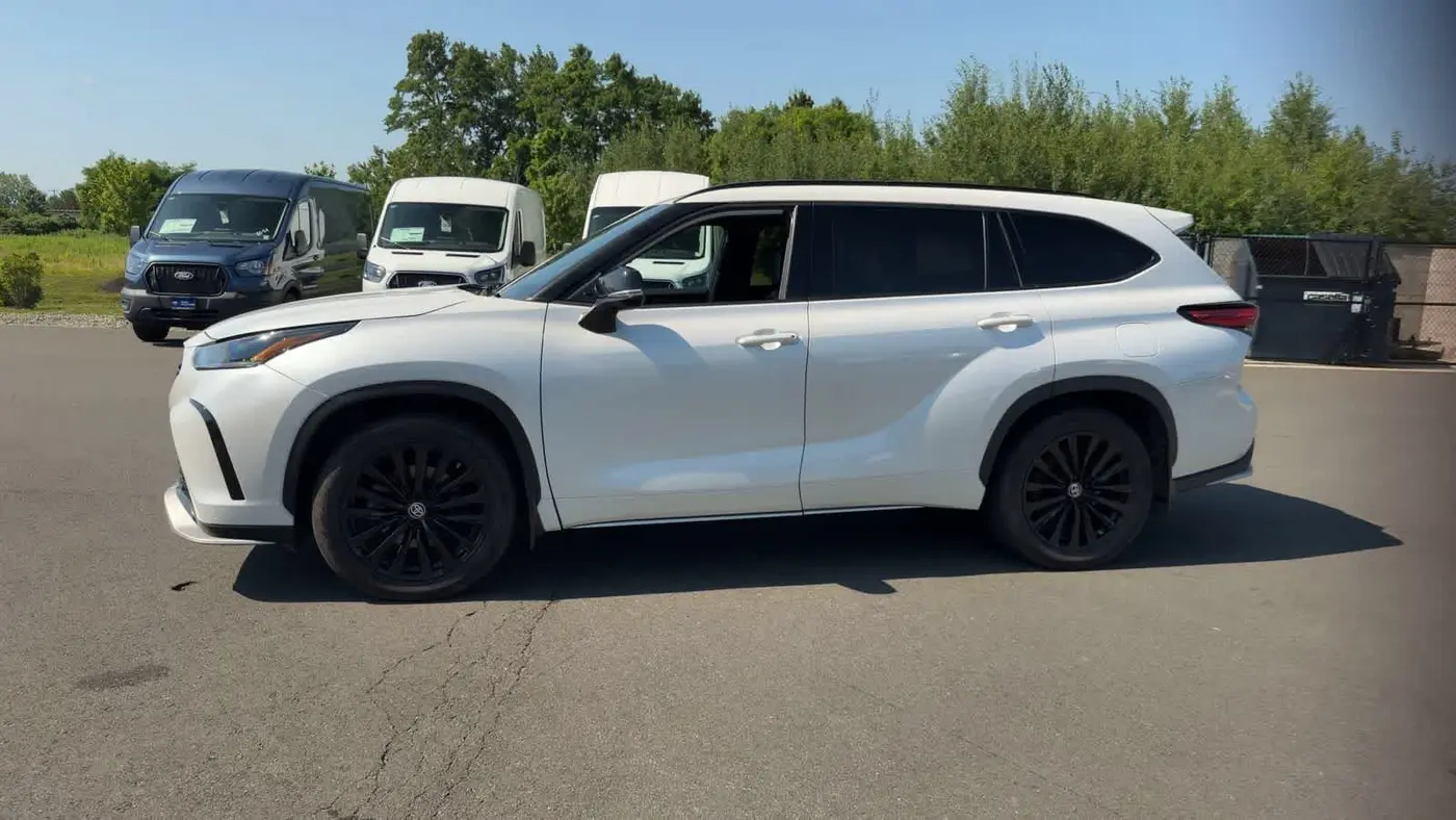 2023 Toyota Highlander LE