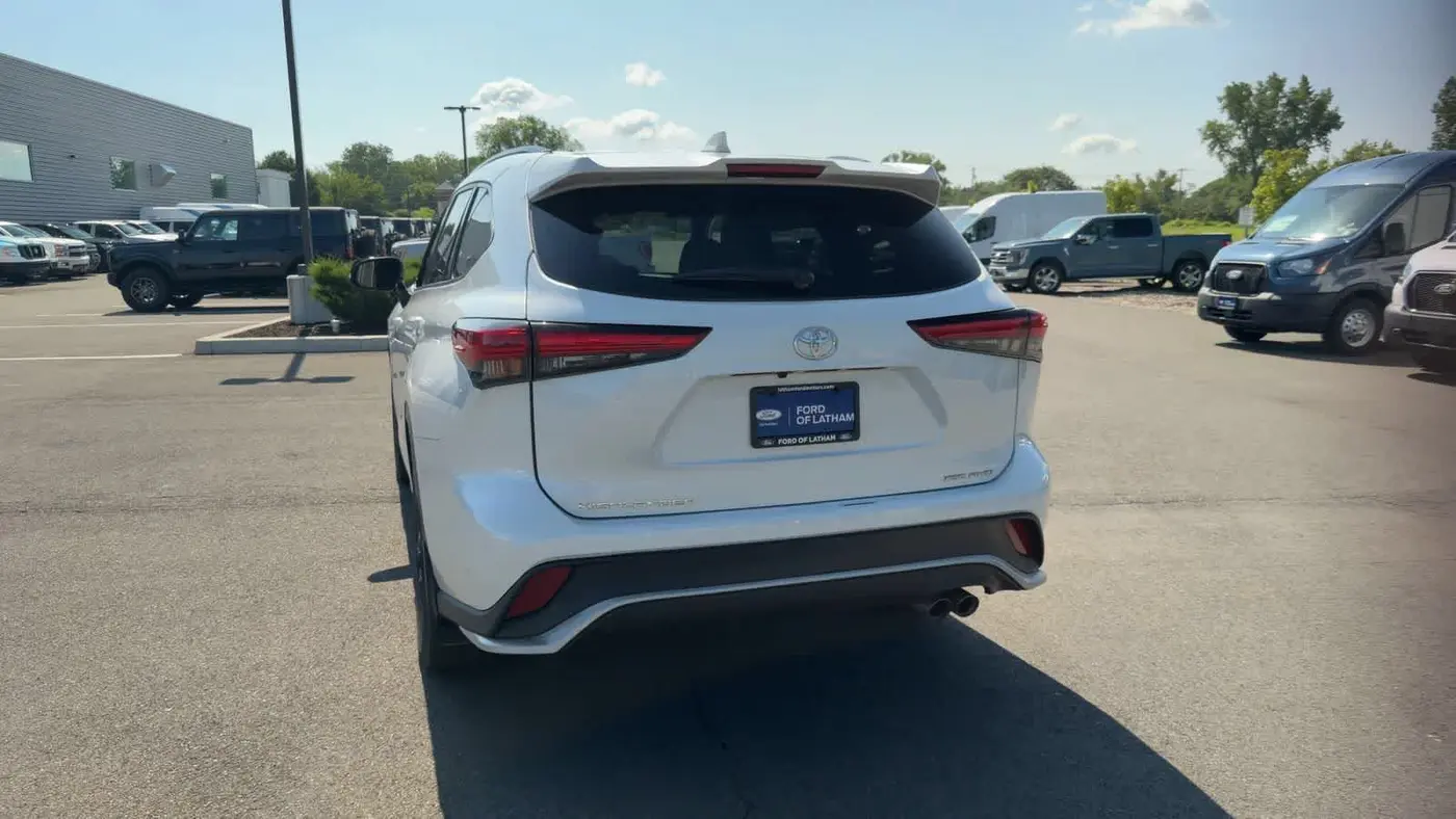2023 Toyota Highlander LE