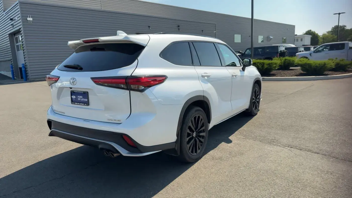 2023 Toyota Highlander LE