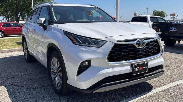2023 Toyota Highlander LE