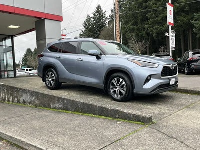 Photo of a 2024 Toyota Highlander AWD XLE 4DR SUV for sale