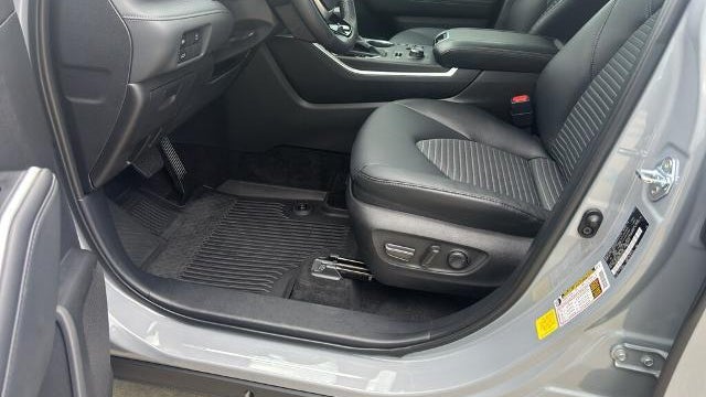 2025 Toyota Highlander LE
