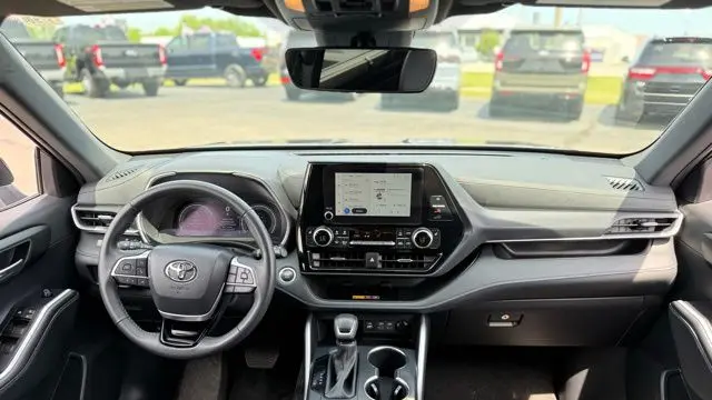 2025 Toyota Highlander LE
