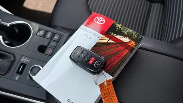 2025 Toyota Highlander LE