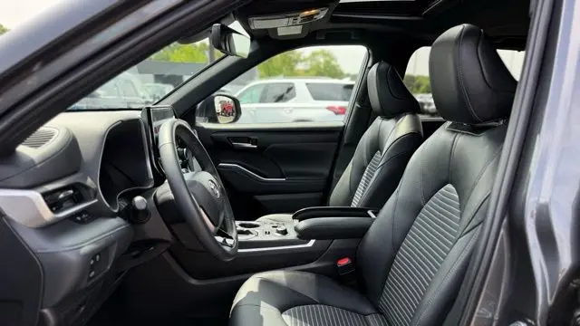 2025 Toyota Highlander LE
