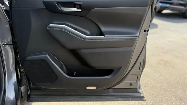 2025 Toyota Highlander LE