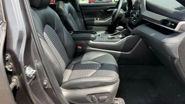 2025 Toyota Highlander LE