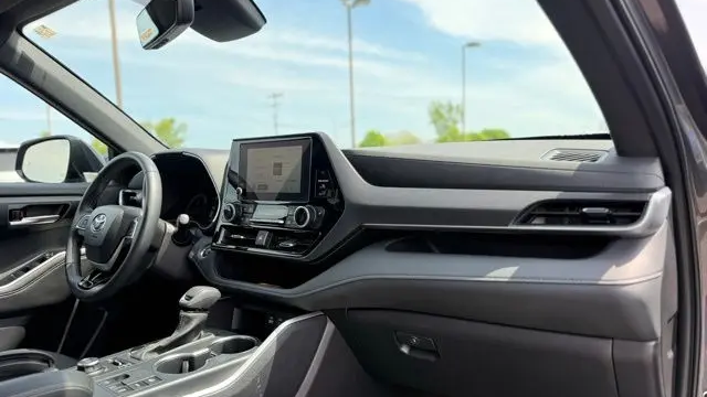2025 Toyota Highlander LE