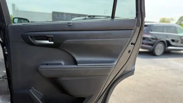 2025 Toyota Highlander LE