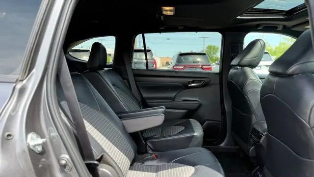 2025 Toyota Highlander LE