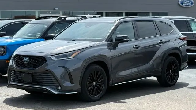 2025 Toyota Highlander LE