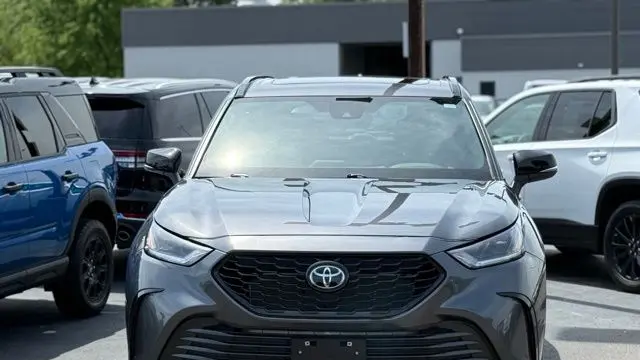 2025 Toyota Highlander LE