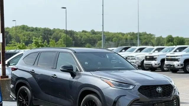 2025 Toyota Highlander LE